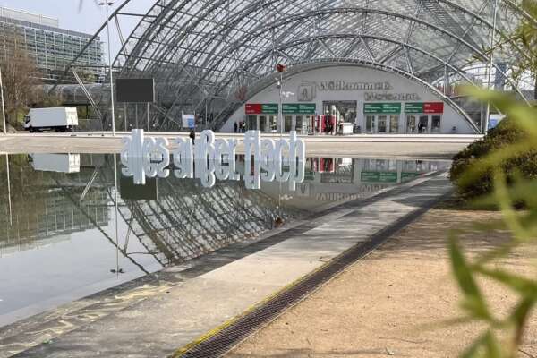 Blick auf die Glashalle der Leipziger Buchmesse 