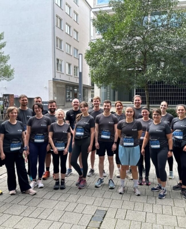 Mehrere Mitarbeitende von MVB beim JP Morgan Lauf