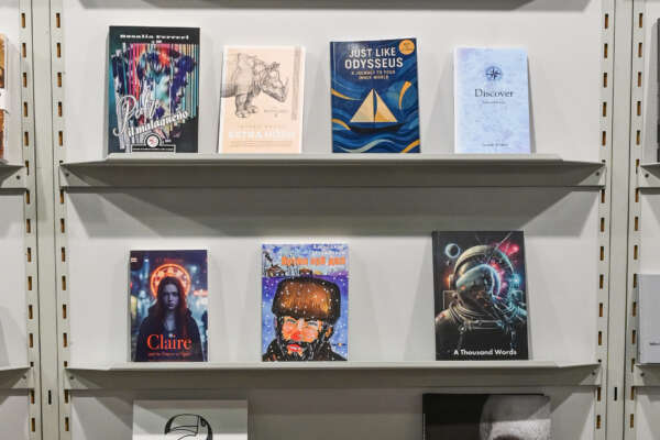 Regalwand  Lesen in anderen Sprachen