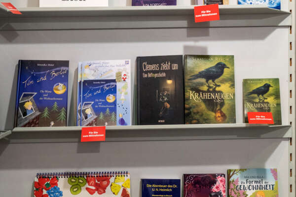 Regalwand New Adult Junge Leser 2