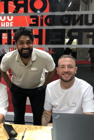 Jag und Michael sind voller Freude für das Event
