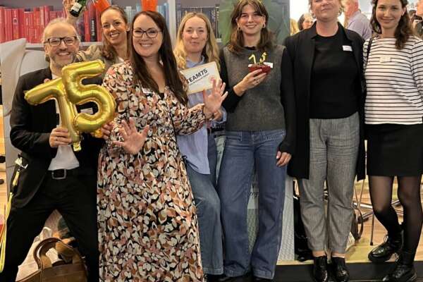 Markus und Katrin im Rahmen der Team75-Tour zusammen mit dem Team des Penguin Random House.