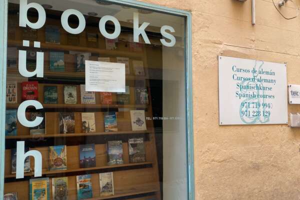 Schaufenster der Buchhandlung Akzent.