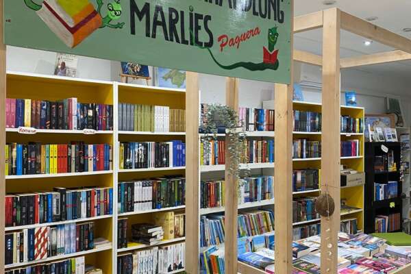 Blick in Marlies Deutsche Buchhandlung.