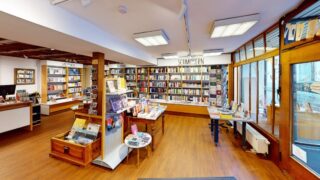 Blick in die Buchhandlung Rheinschmoekern.