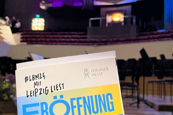 Einladungskarte zur Eröffnung der Leipziger Buchmesse.