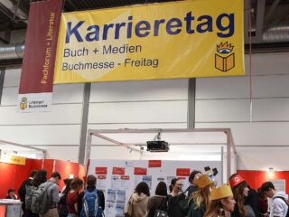 Jobboard, darüber ein Banner mit der Aufschrift "Karrieretag Buch + Medien"